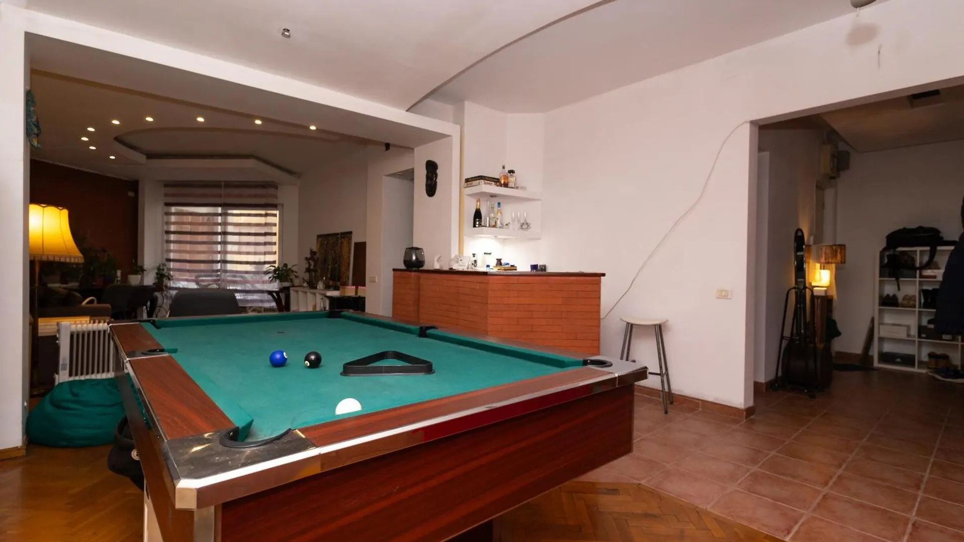 Shared Retro Vintage Luxury Apartment Bucureşti