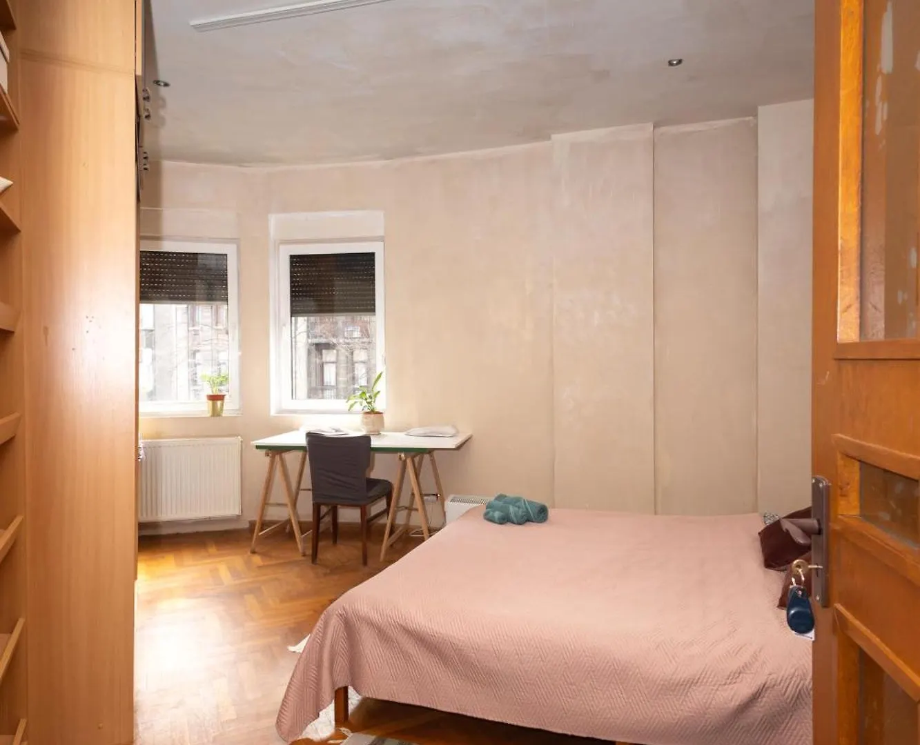 Shared Retro Vintage Luxury Apartment Bucureşti